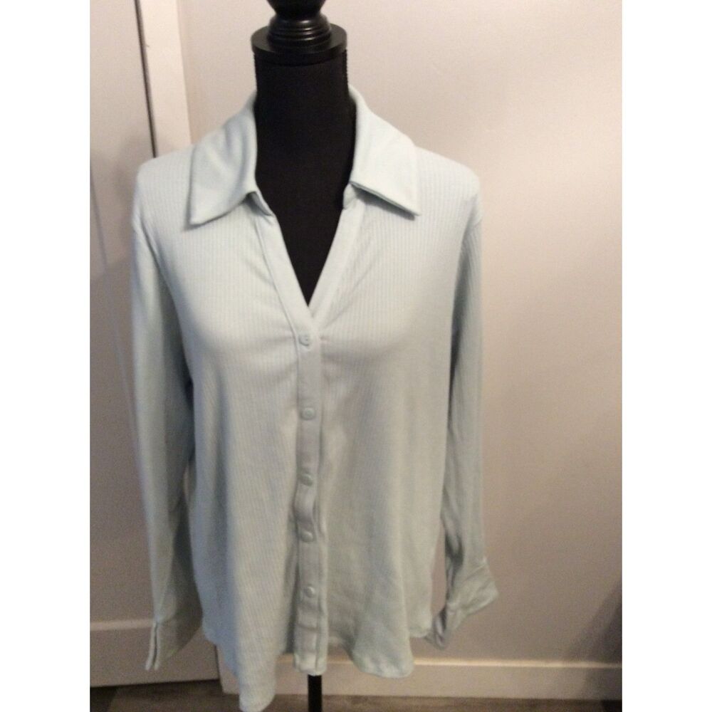 New NWT Light Blue Plus size 1X (18) Ribbed V Neck Top
